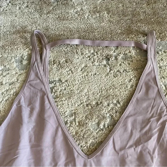 Lululemon Set Free Run Tank in Smoky Blush Workout Top: 14 - Picture 4 of 8